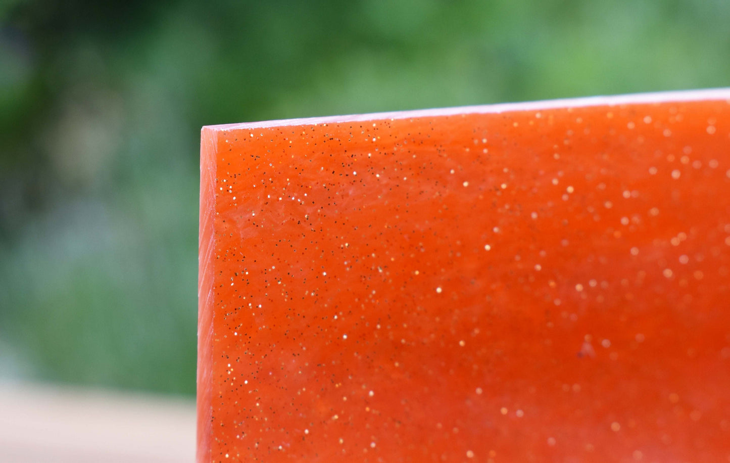 3mm AH0-41 Burning red shimmery marble & gold LG glitter