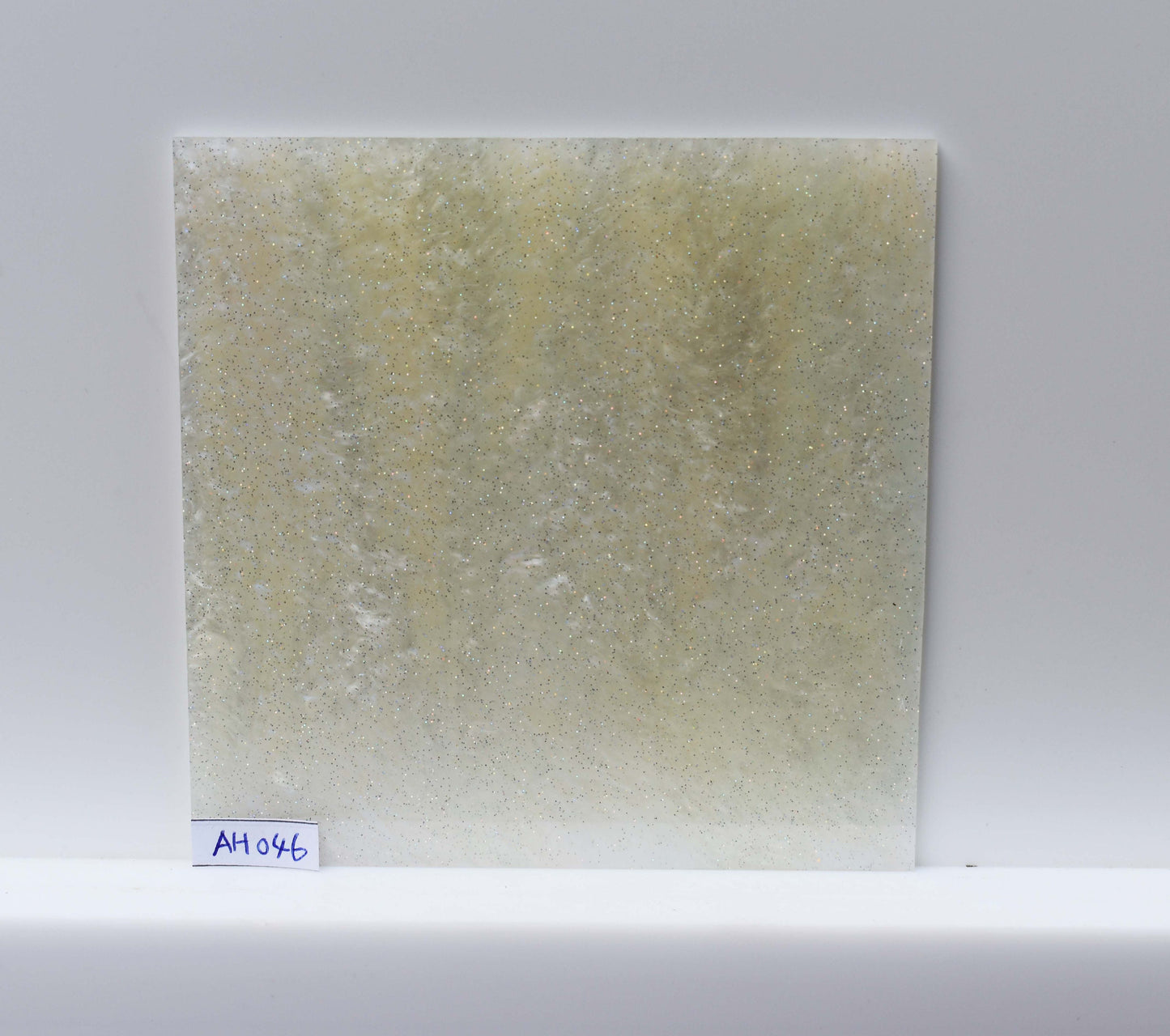 3mm AH-046 Pearl yellow shimmery marble & holographic LG gritter
